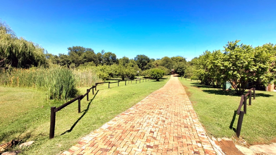 4 Bedroom Property for Sale in Boschenvaal River Front Lodges Free State